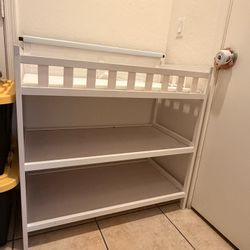 Sorelle crib and baby changer