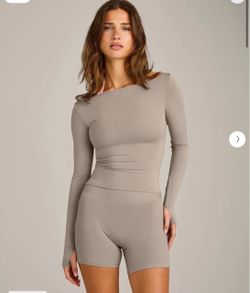 Oner Active Forme Soft Fitted Off The Shoulder Long Sleeve