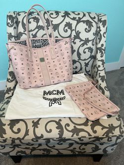 Like New MCM Pink Reversible Liz Shopper in Visetos for Sale in