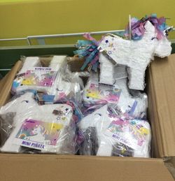 Mini Piñata Únicornio $3 Each