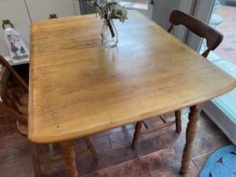 Vintage Solid Maple Farmhouse Table – Built-in Expanding Leaf