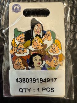 Snow White and the Seven Dwarfs Cast Pin - NEW on Card