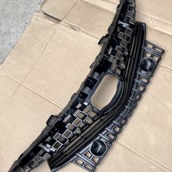 2015-17 TOYOTA PRIUS V FRONT UPPER GRILLE ASSEMBLY — NEW