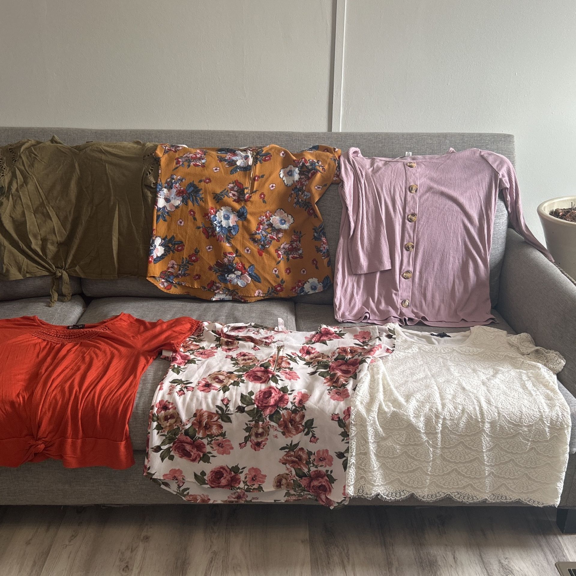 Women”s  Blindes  $7,00  Each One