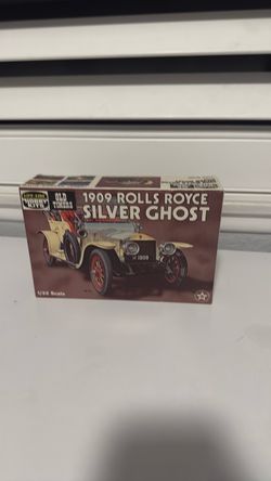 Life-Like 1909 Rolls Royce Silver Ghost Model Kit 1/32