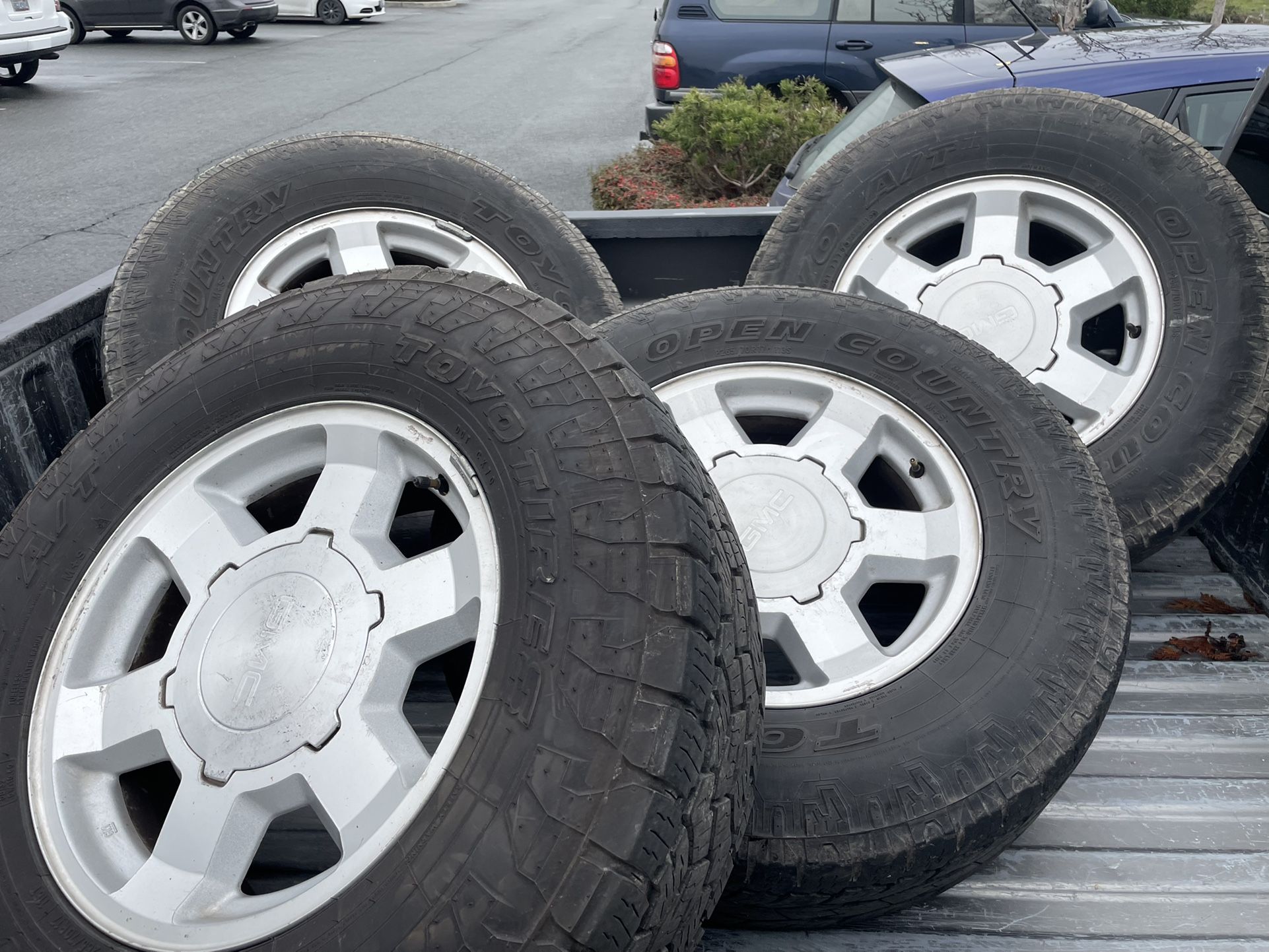 Wheels / Tires / 2006 GMC Sierra 1500