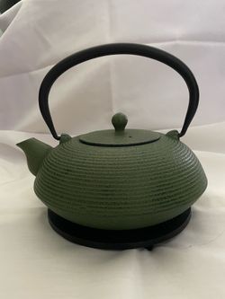 Japanese Cast Iron Teapot with Infuser Basket and Rest