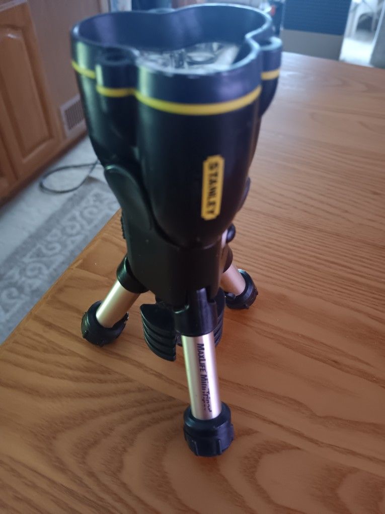 NICE TRIPOD FLASHLIGHT FOR SALE