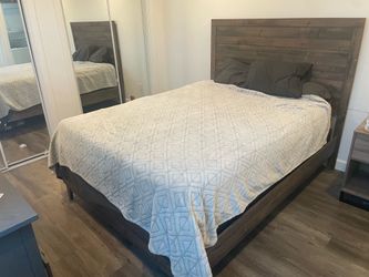 Living Spaces Queen Bed with Rainer bed frame