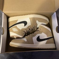 Air Jordan 1 Mid
