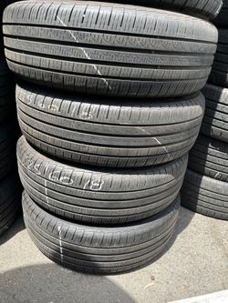 Vendo 225/60/R18 pirelli las 4 llantas por $160