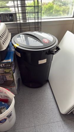 Basurero de 32 galones