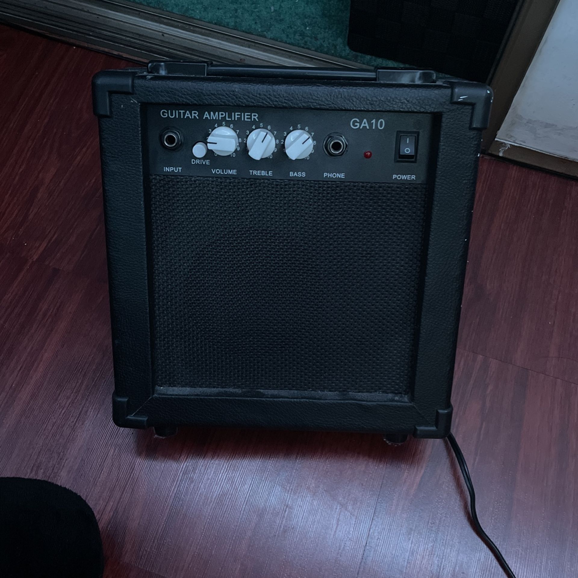 Small Guitar Amp NEED GONE