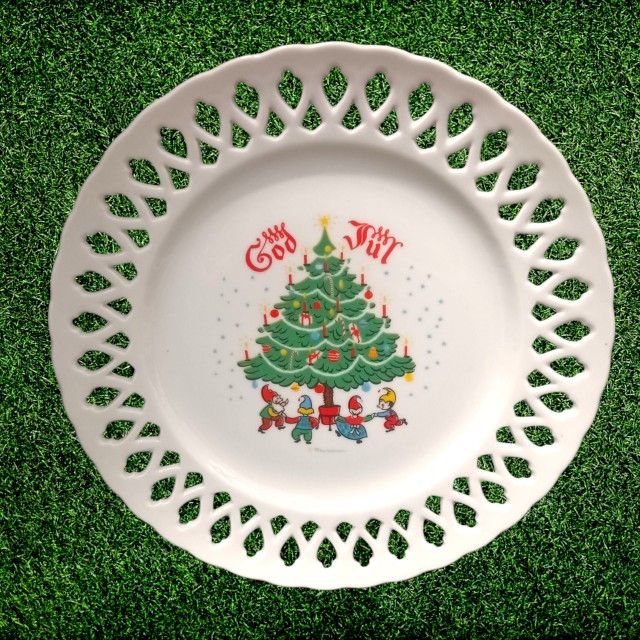 Vintage Berggren Traynor “God Jul” Porcelain Decorative Christmas Plate