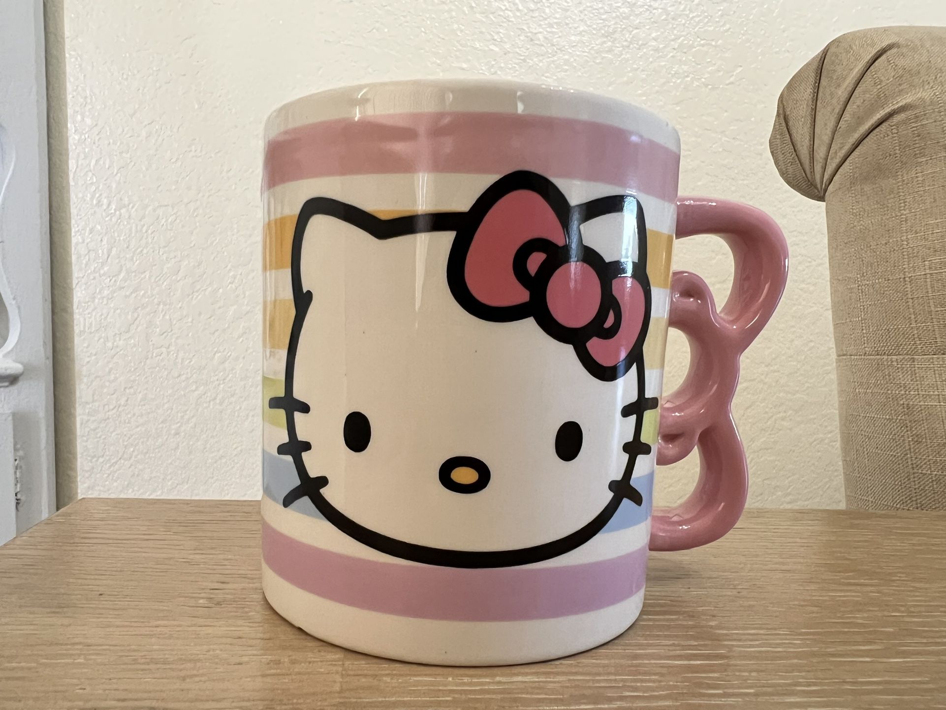 Hello Kitty Mug With Bow Handle 