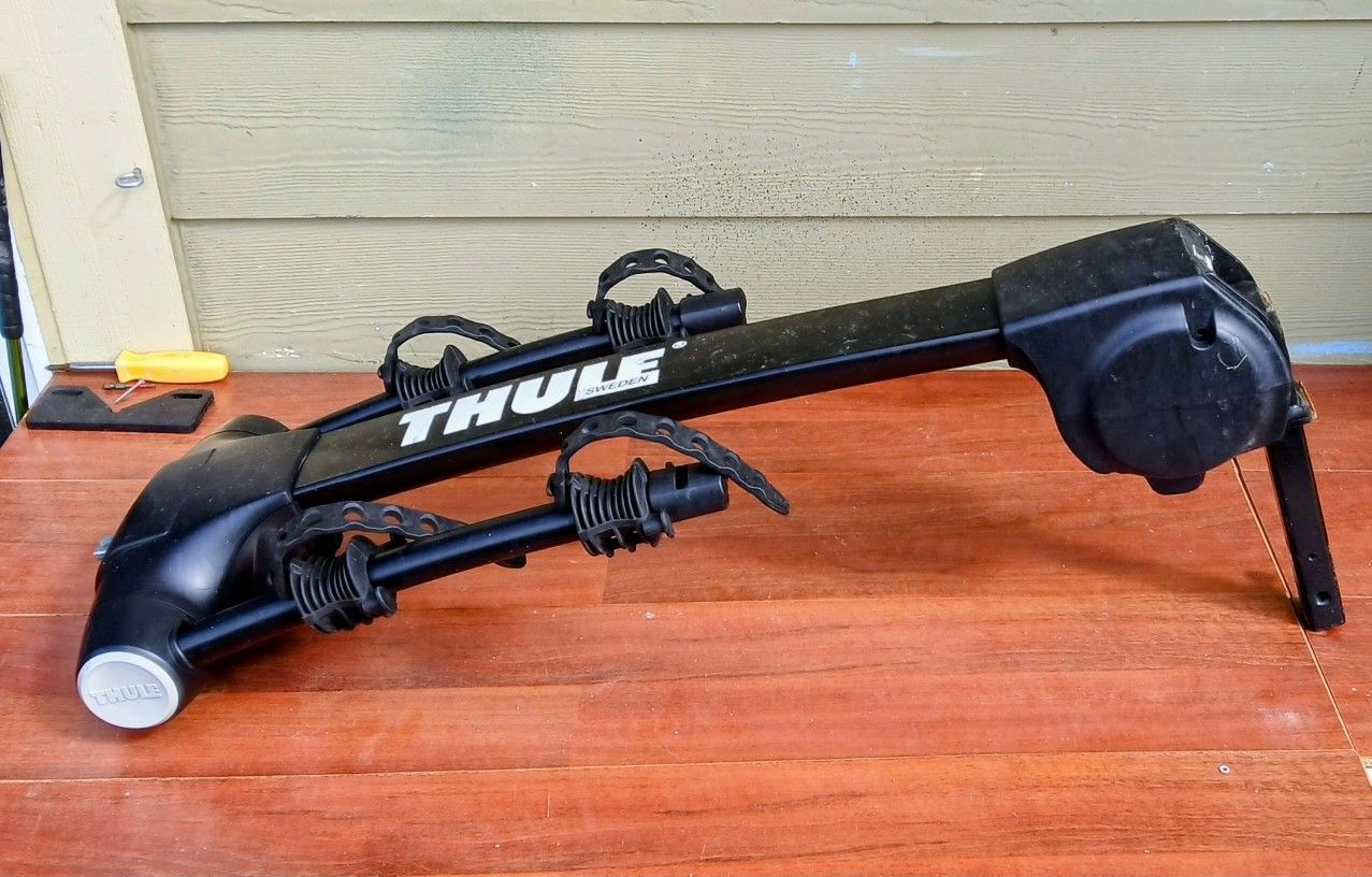 THULE 9028XT Vertex Rear Hitch 2 Bike Rack. Great Condition.