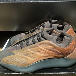 Adidas Yeezy 700 v3  Copper fade , size 13