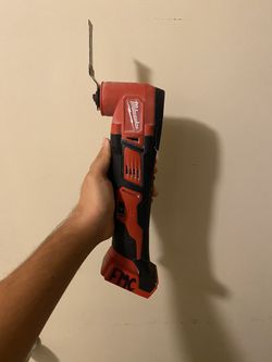 Milwaukee 2626-20 M18 18V Lithium Ion Cordless 18,000 OPM Orbiting Multi Tool with Woodcutting Blades