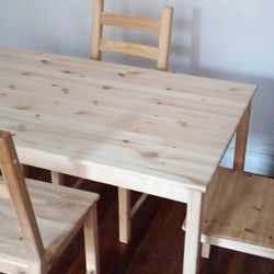 Wooden Table 4 Chaires