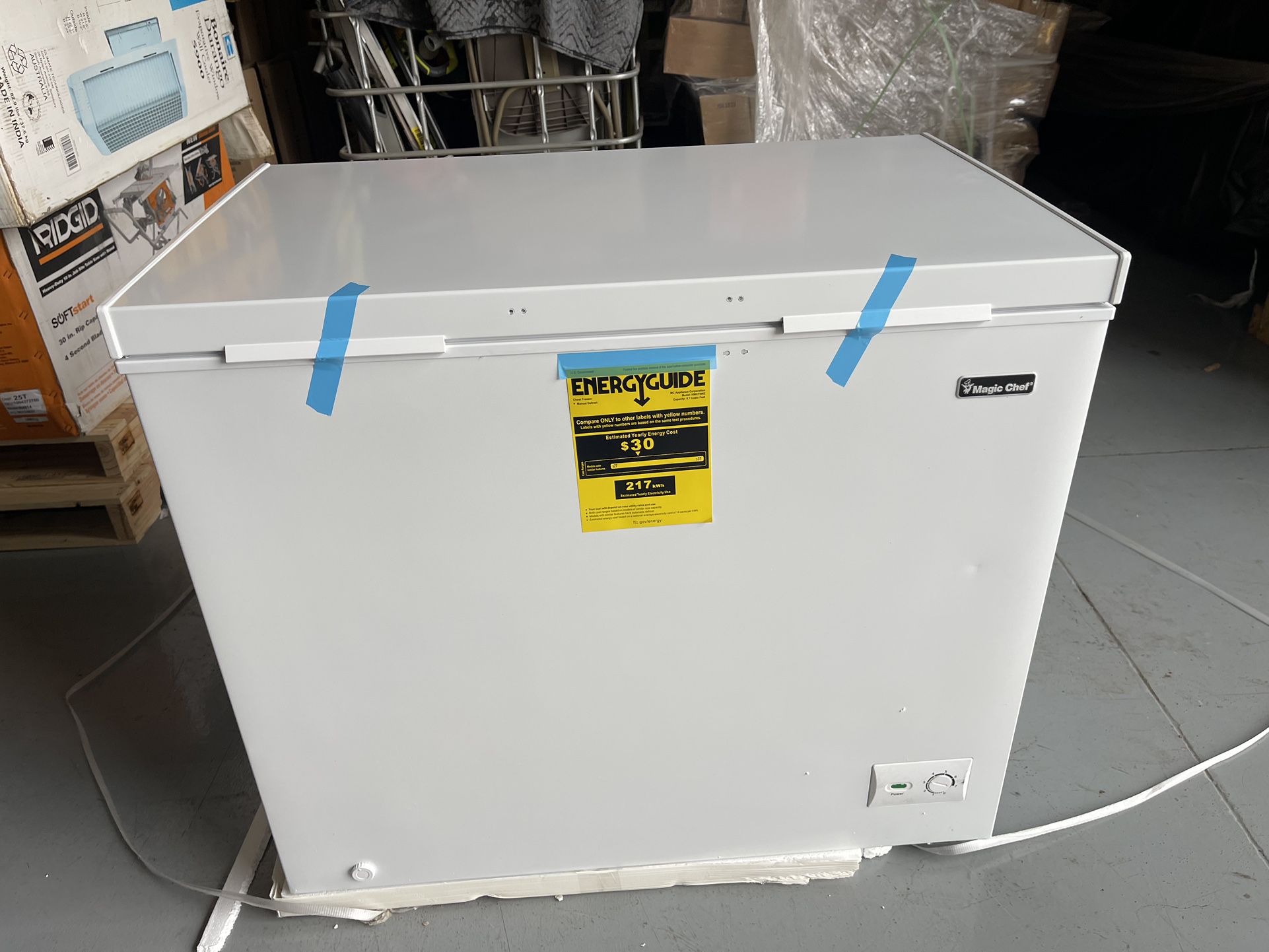 New Magic Chef 8.7 cu. ft. Manual Defrost Chest Freezer in White New * has two small dents, doesn’t not affect performance 