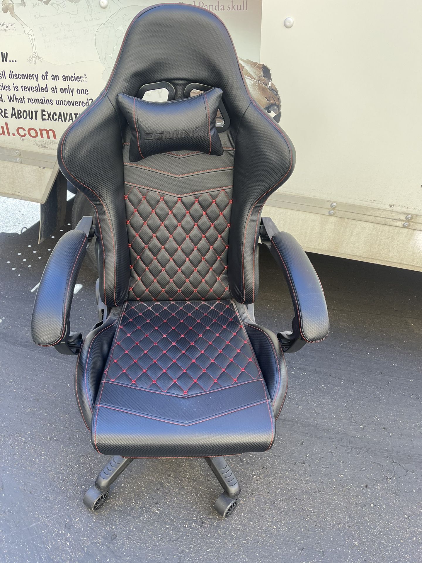 Game Chair Excellent Condition Lightly Used For Only Two Months Please Don't Lowball Me