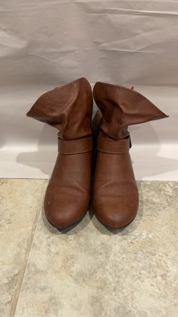Lower East side women boots size 6.5 W￼