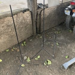 Cool Skinny Metal Stand Things