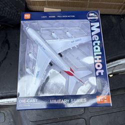 MetalHot Military Series 1:300 Scale Die-Cast Airliner Model