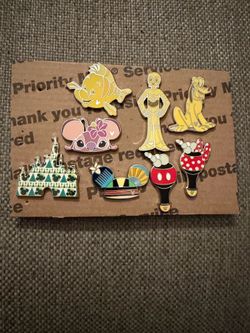 18Hidden Disney Pins