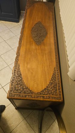 HAND CRAVE DRESSER