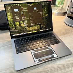 MacBook Pro - 2021 M1 Pro (14”) + Aer Sleeve