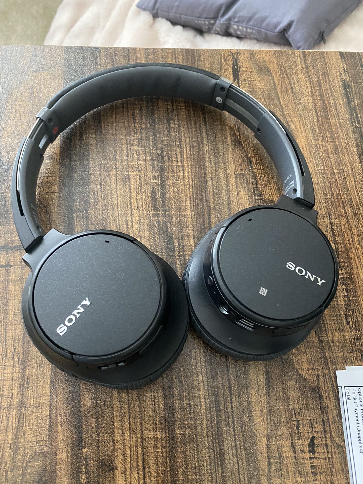 Sony Bluetooth Headphones,  classic over The Ear.  Noise Cancelling and Loud! Great Condition
