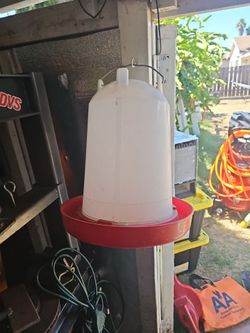 1.5 gallon  chikend whater feeder