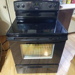 Reduced-Works Excellent,  Amana 4 Burner glass top stove with Self Cleaning Oven in good condition 