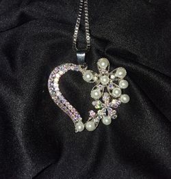 💞Beautiful! Crystal & Pearl Charm w/Box Chain 💟💞💟 2 for $25, 3 for $30💞