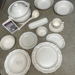 Pftzgraff “Remembrance” Pattern - Retired Vintage