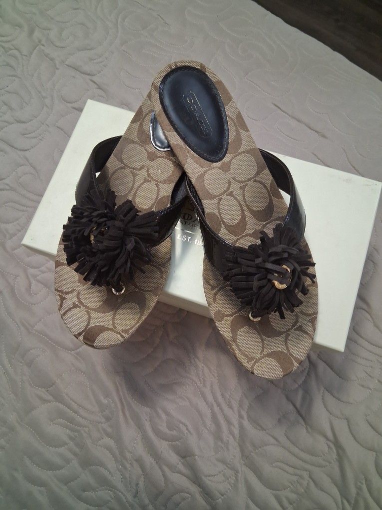 Suki Fringe Flower Thong Sandals