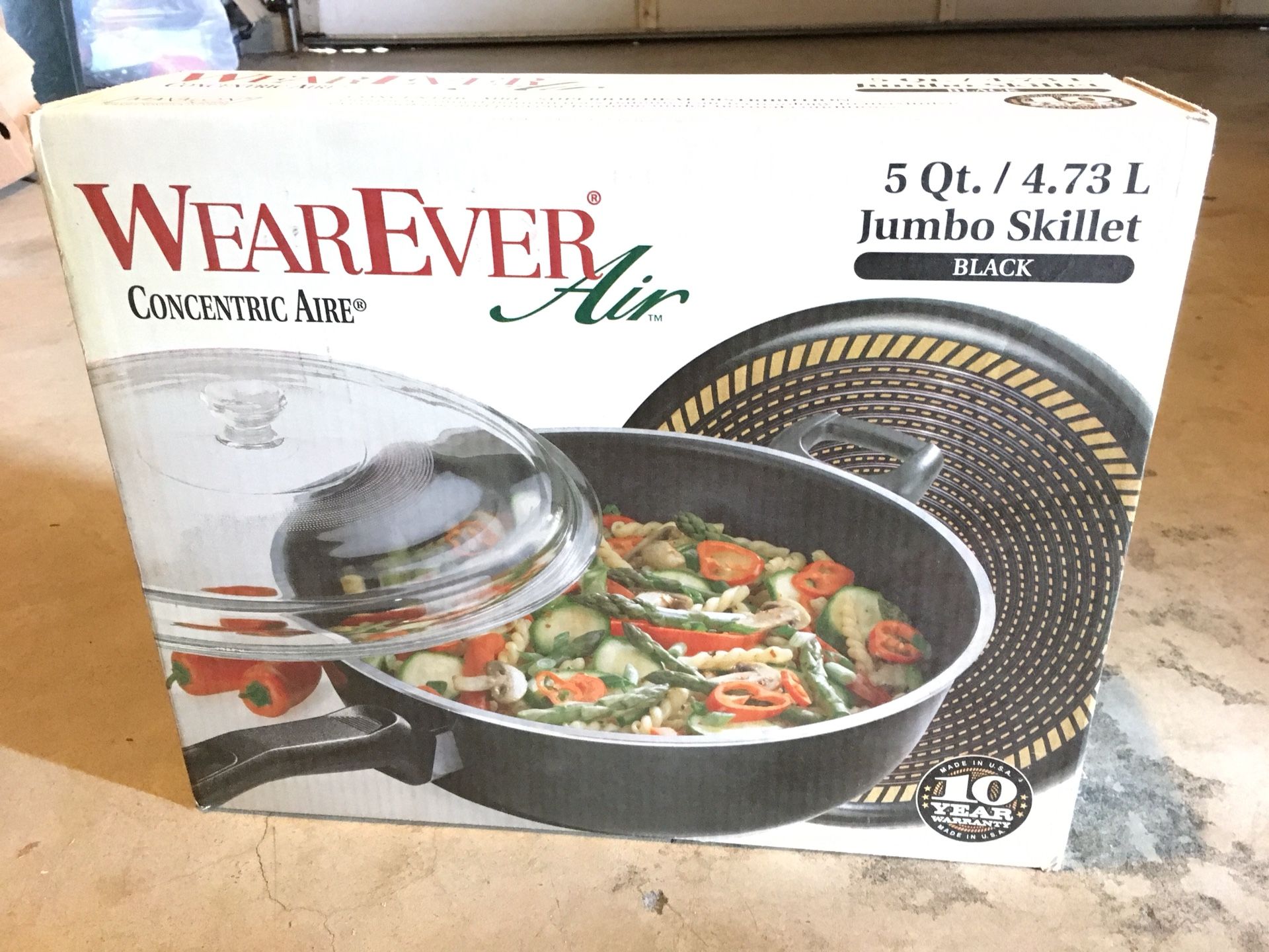Brand new WearEver Air concentric aire Black jumbo skillet 5 qt / 4.73 L