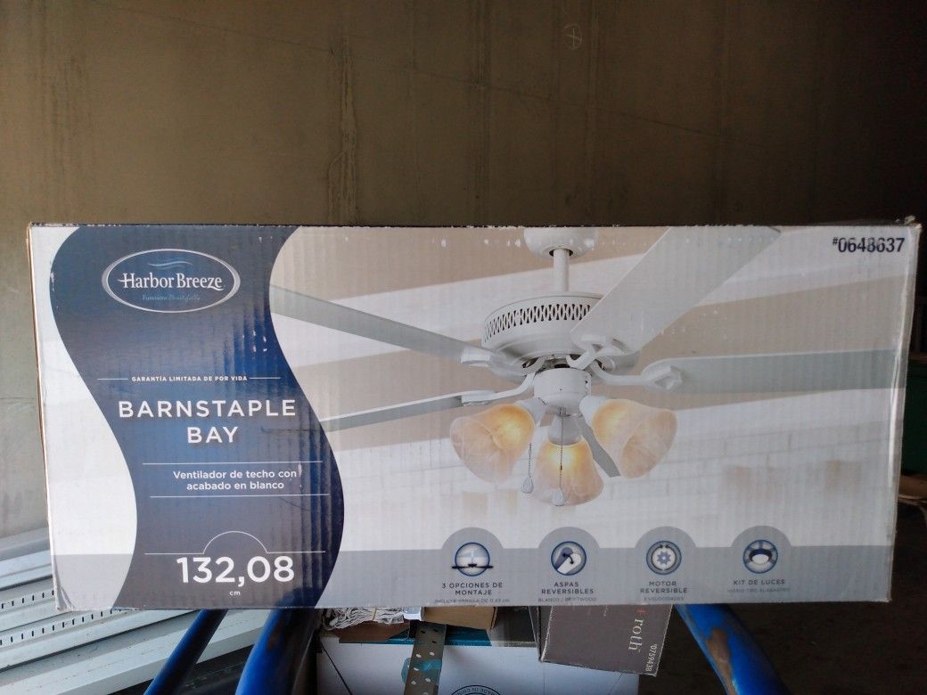 Ceiling Fans Harbor Breeze Barnstaple Bay 52-in White Indoor with Light Kit (5-Blade)