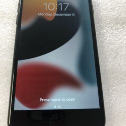 iPhone 7 factory unlocked to any carrier 32 GB great condition