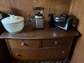 Kitchen Appliance Lot – Salad Spinner, Coffee Grinder, Waffle Maker