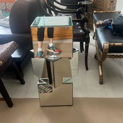 Mirror Pedestal ( 3 Cubes)