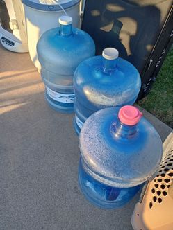 Galones para el agua cada uno