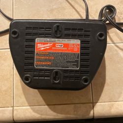 Milwaukee M12 Charger