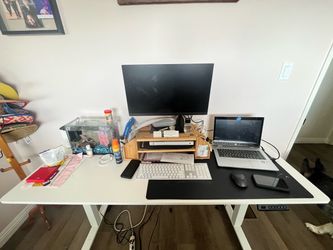 Adjustable standing desk on wheels