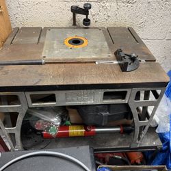 Router With Cast Iron Table