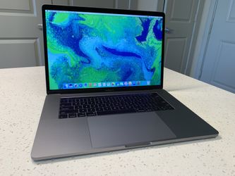 2017 15” MacBook Pro 2.8 GHZ Core i7 16GB Ram 256SSD like new! 132 Battery cycles!