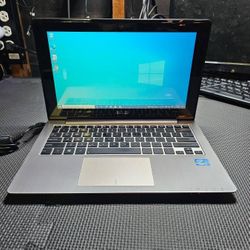 Asus 12.5' TouchScreen Laptop. Windows 10 - $100.. Firm On Price 

