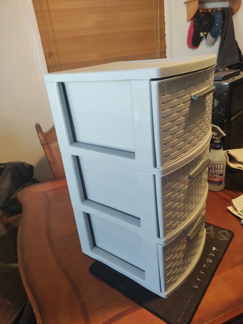 3 - DRAWERS ( FOR STORAGE). PICK ⛏️ UP ONLY
