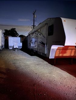 Toy Hauler 5th Wheel
